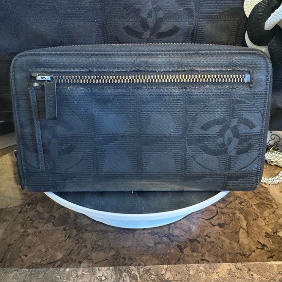 Chanel Travel Line Tote and matching long zippy wallet - Picture 3 of 16